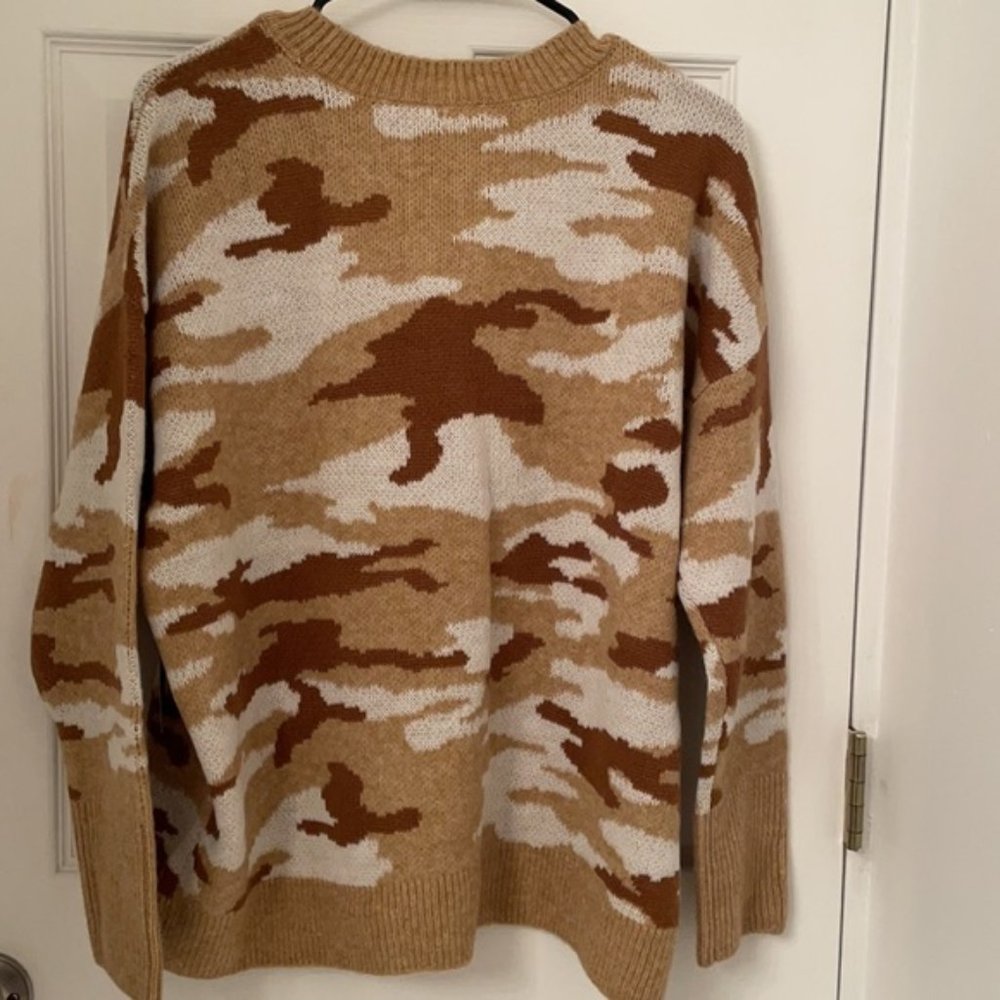 Vince Camuto Camo Sweatshirt - Picture 3 of 5